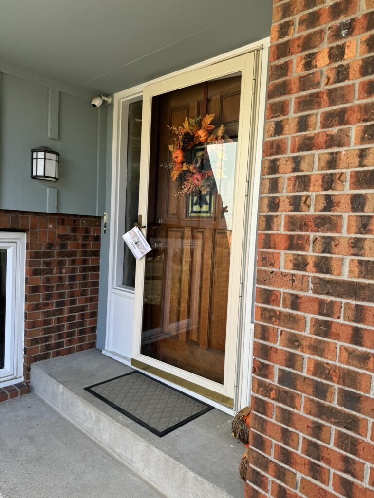 flyer distribution services, local flyer distribution, door-to-door flyer distribution, flyer delivery service, professional flyer distribution
